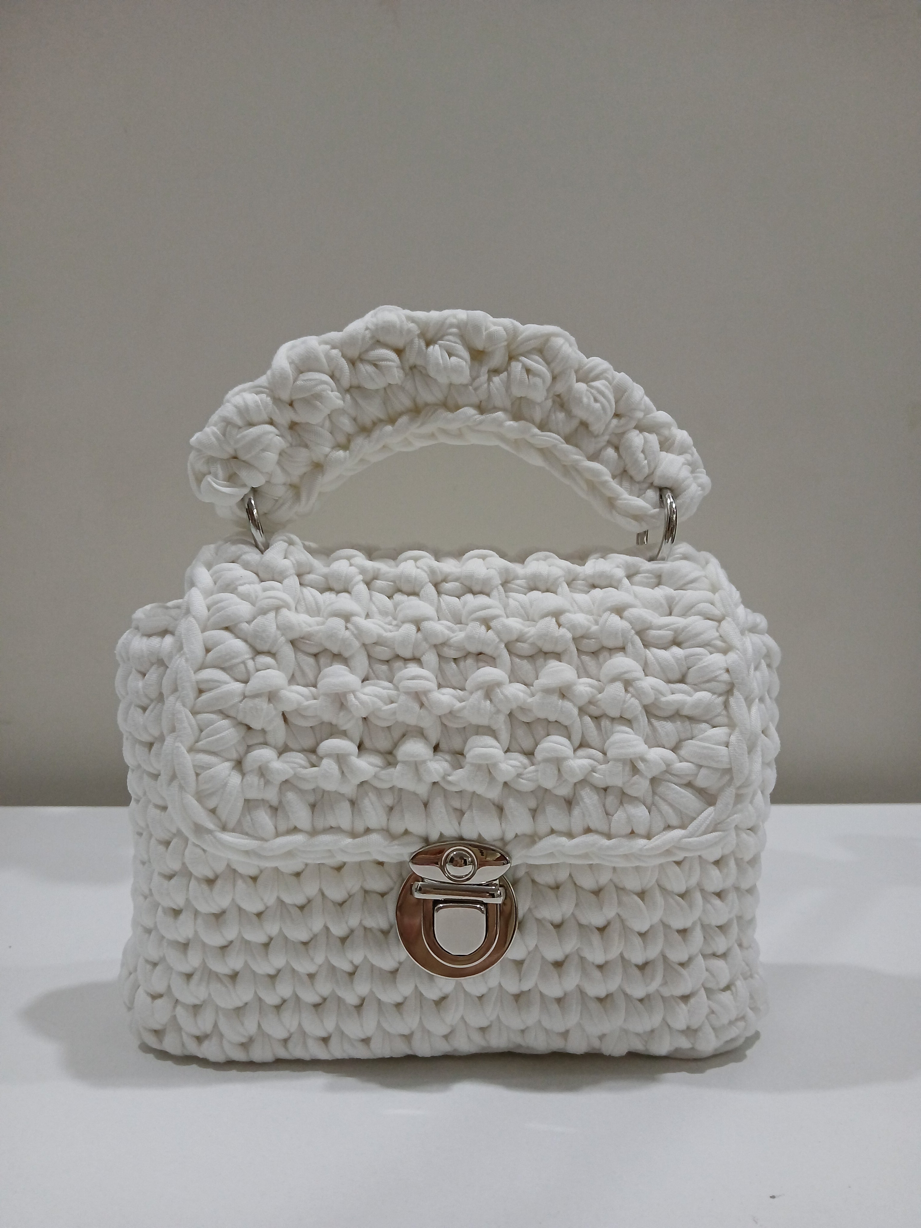 White Tshirt Yarn Crochet Clutch